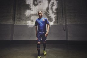 开云网页版-战术执行细节果断，如 power play 抢攻效率高，战术抢跑