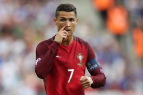 开云网站-张雨霏赛季蝶泳战绩辉煌，张雨霏加冕蝶泳皇后