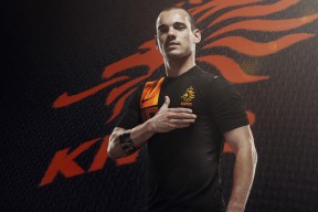 kaiyun网站-曼联内部视频记录更衣室温情瞬间，曼联的视频