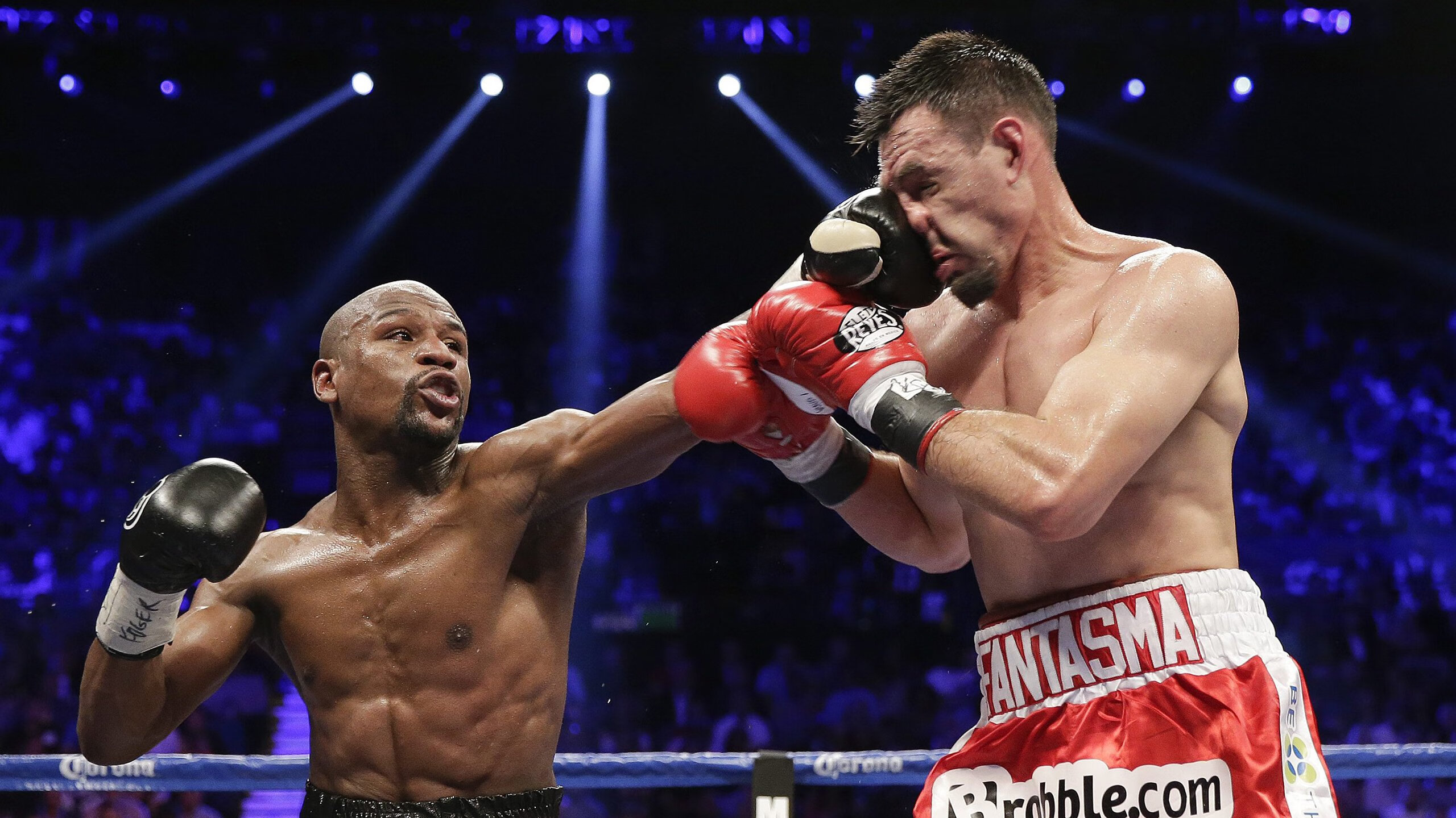 冈比亚男篮在非洲锦标赛中奋勇拼搏,竞争激烈