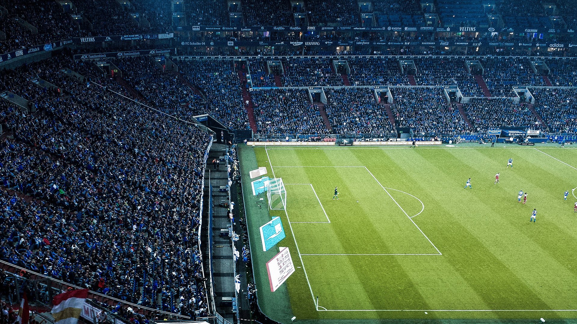 kering.com-“夜幕追击：黑夜中的极速冲刺”，夜幕追击背景故事