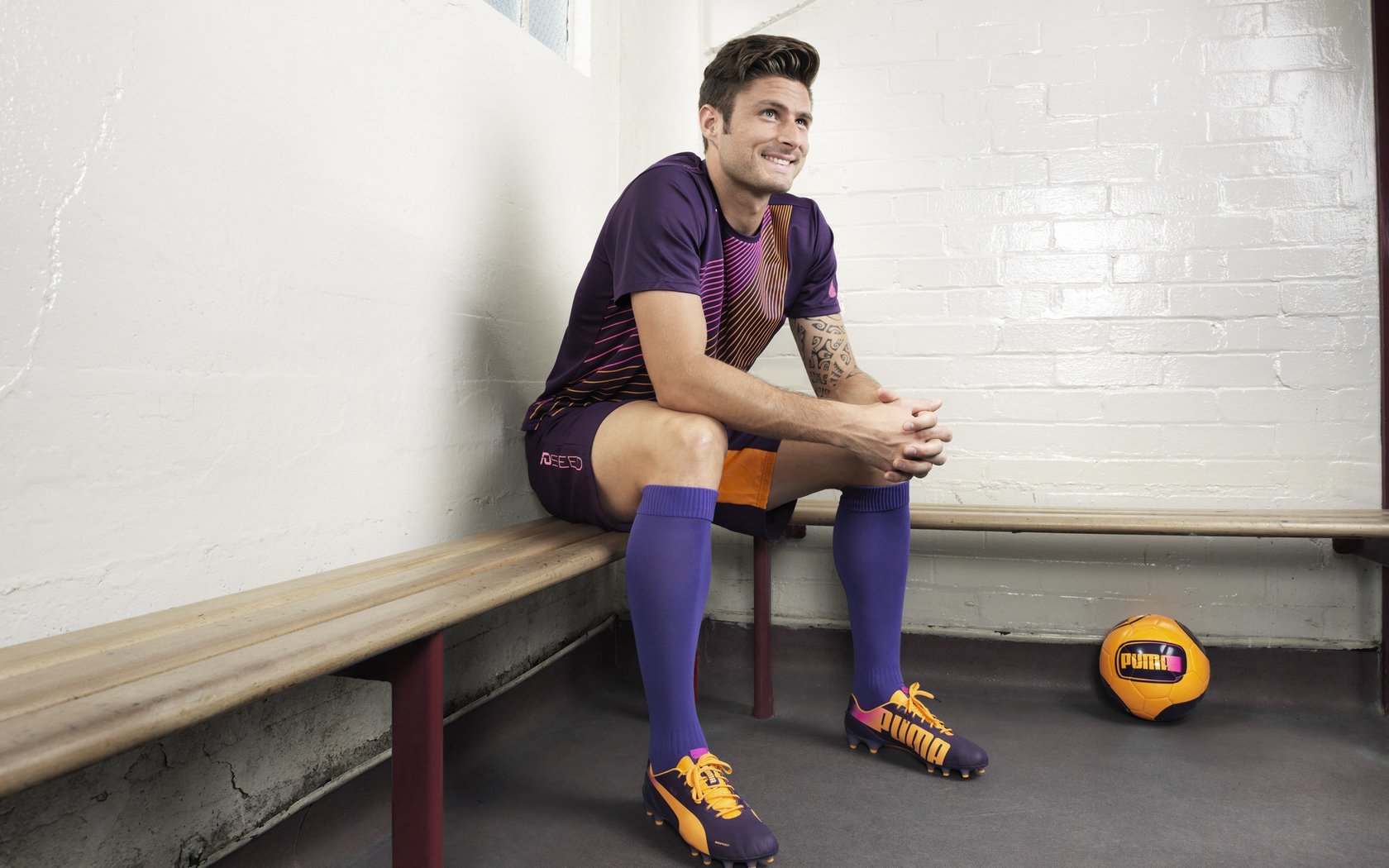 开云体育下载官网-西甲比赛，战术分析细腻入微，控球与瞬间攻防转换的深度解析，西甲技术