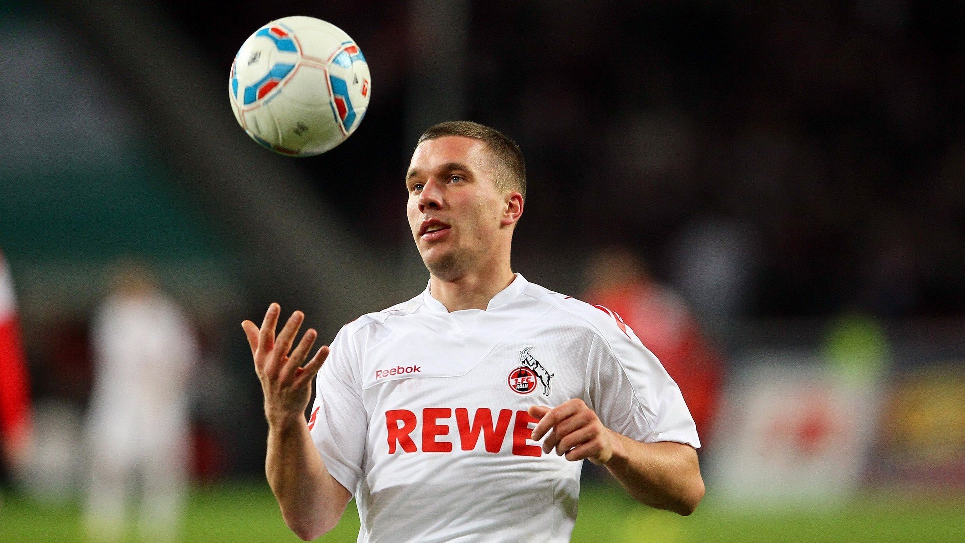 足球赛事衍生产业多元化，文化体育融合新景象，足球体育产业方案